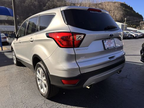 Used 2019 Ford Escape SE image 3