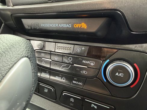 Used 2020 Ford Transit Connect XLT image 30