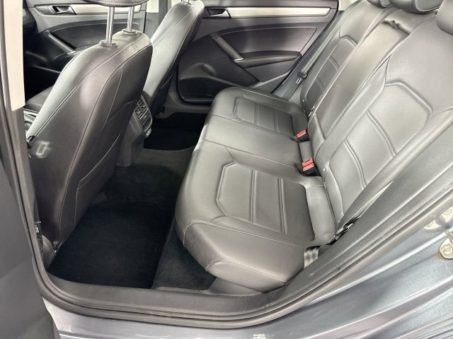 Used 2020 Volkswagen Passat 2.0T SE FWD image 21