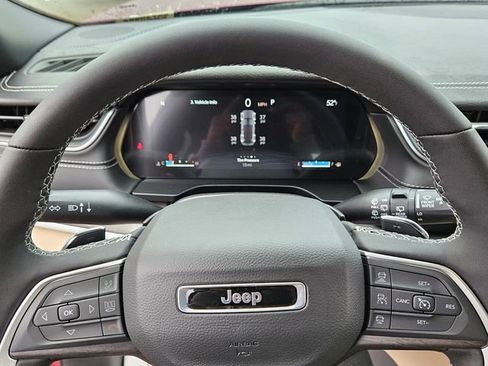 New 2025 Jeep Grand Cherokee Limited w/ Luxury Tech Group II RWD image 26
