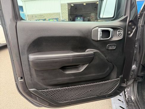 Used 2020 Jeep Wrangler Unlimited Rubicon w/ LED Lighting Group AWD/4WD image 19
