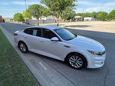 Used 2018 Kia Optima LX w/ 17" Alloy Wheels Package FWD image 4