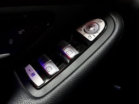 Used 2020 Mercedes-Benz GLC 300 4MATIC image 26