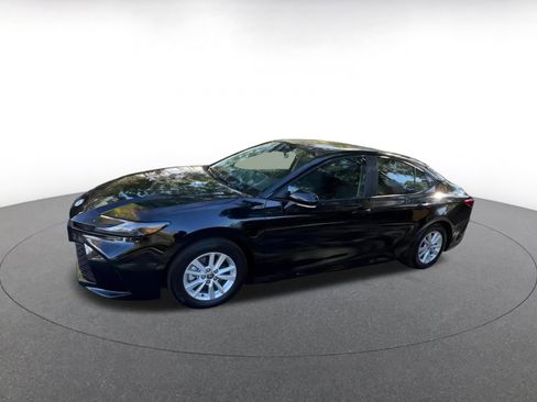 Used 2025 Toyota Camry LE image 8