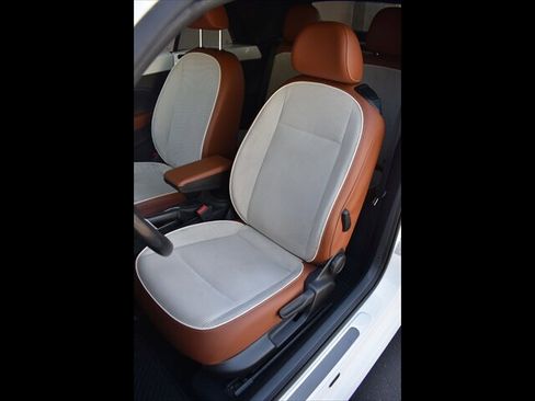 Used 2017 Volkswagen Beetle 1.8T S FWD image 24