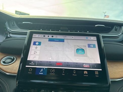 Used 2024 Jeep Grand Cherokee Summit image 20