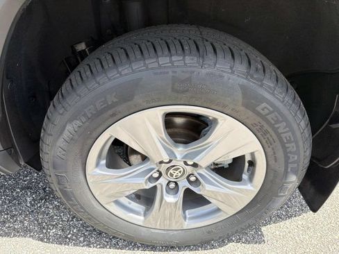 Used 2023 Toyota RAV4 XLE AWD/4WD image 31