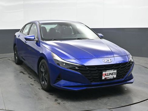 Used 2023 Hyundai Elantra Blue FWD image 6