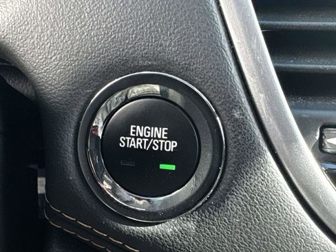 Used 2021 Chevrolet Trax LT w/ LT Convenience Package image 24