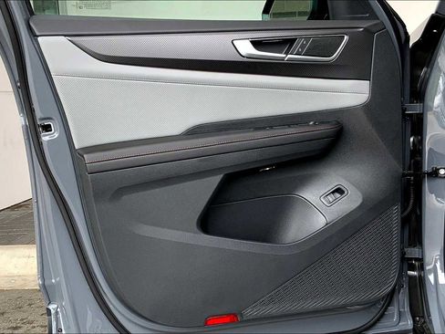 Used 2025 Volkswagen Atlas Peak Edition SE image 10