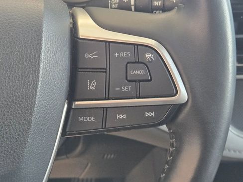 Used 2023 Toyota Highlander LE image 18