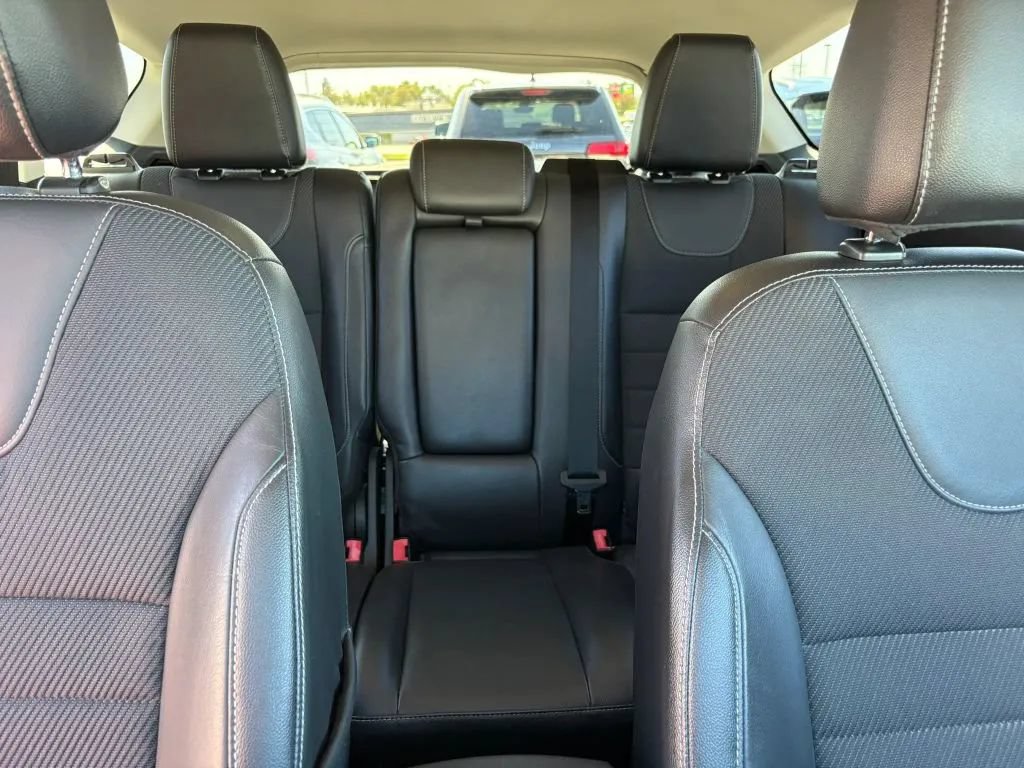 Used 2015 Ford Escape SE w/ SE Chrome Package FWD image 17