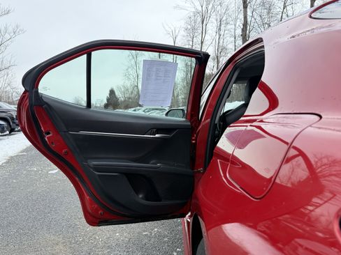 Used 2021 Toyota Camry SE image 26