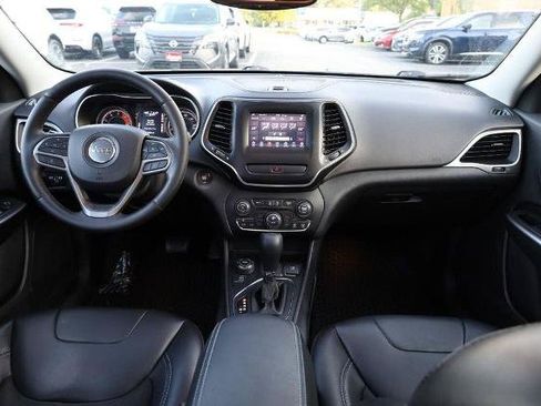 Used 2019 Jeep Cherokee Latitude Plus w/ Comfort/Convenience Group AWD/4WD image 20