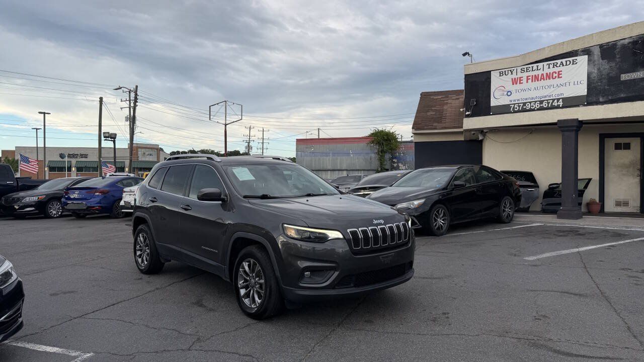 Used 2019 Jeep Cherokee Latitude Plus w/ Cold Weather Group AWD/4WD image 8
