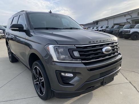 Used 2019 Ford Expedition Limited image 3