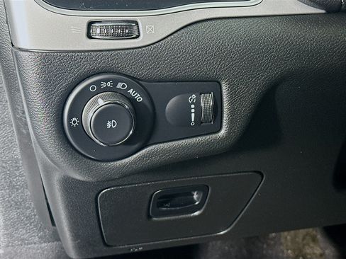 Used 2022 Jeep Cherokee Latitude w/ Sun & Sound Group AWD/4WD image 17