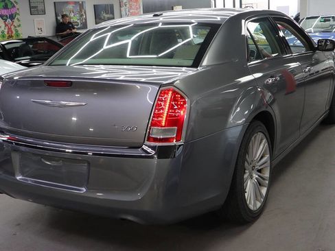 Used 2011 Chrysler 300 Limited w/ Luxury Group image 4
