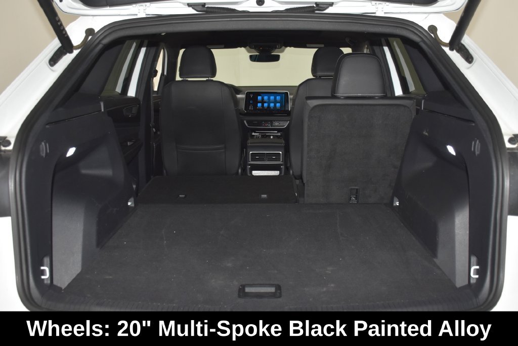 Used 2025 Volkswagen Atlas Cross Sport SE FWD image 31