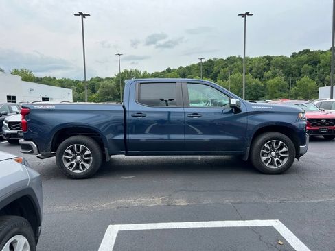 Used 2022 Chevrolet Silverado 1500 LT AWD/4WD image 6