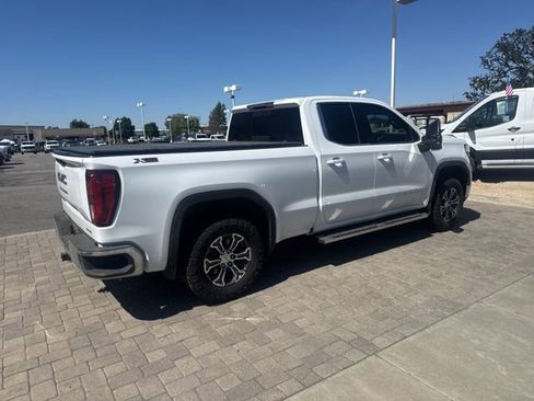 Used 2019 GMC Sierra 1500 SLE w/ SLE Value Package AWD/4WD image 2