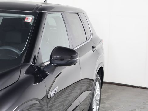 Used 2025 Mitsubishi Outlander ES image 13