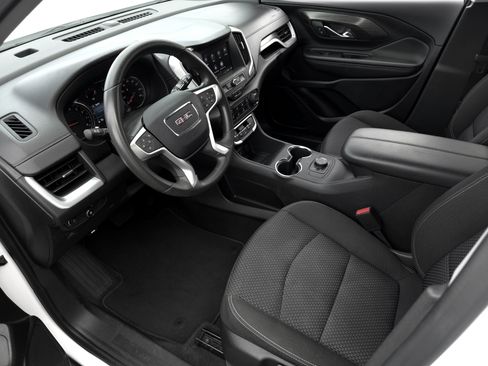 Used 2024 GMC Terrain SLE image 9