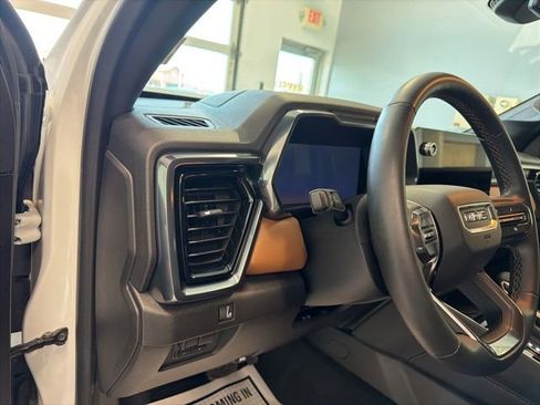 Used 2024 GMC Canyon AT4 w/ Canyon Safety Plus Package AWD/4WD image 18