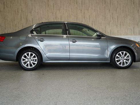 Used 2013 Volkswagen Jetta SE FWD image 6