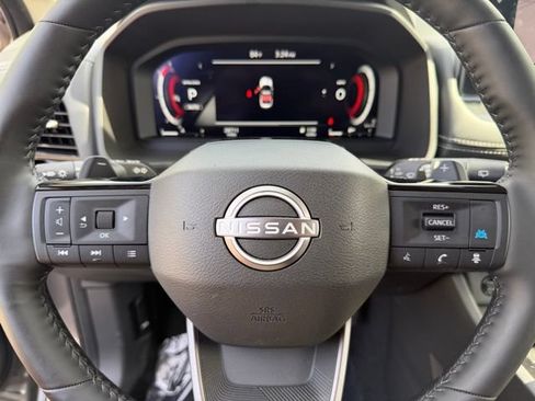 Used 2025 Nissan Rogue SL AWD/4WD image 22