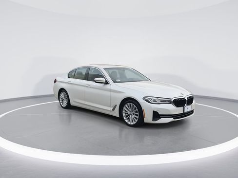 Certified 2022 BMW 530i xDrive w/ Convenience Package image 2
