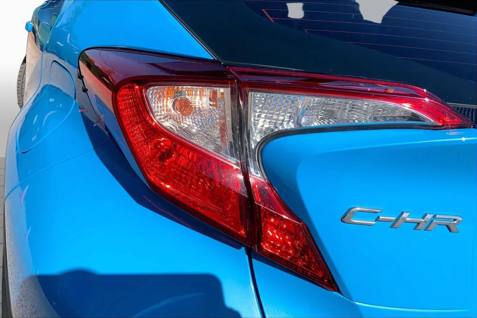 Used 2019 Toyota C-HR XLE FWD image 28