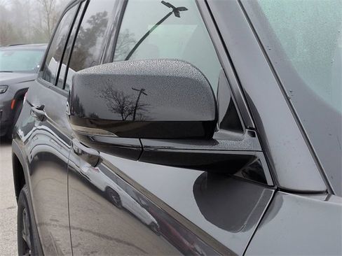 New 2026 Jeep Grand Cherokee Altitude image 11