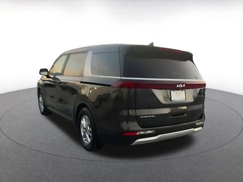 Used 2023 Kia Carnival LX image 10