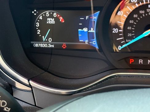 Used 2017 Ford Fusion SE w/ Fusion SE Technology Package FWD image 16