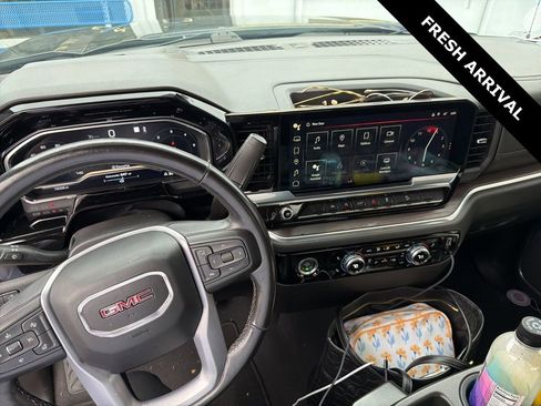 Used 2022 GMC Sierra 1500 SLT w/ X31 Off-Road Package AWD/4WD image 10