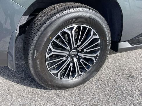 New 2026 Nissan Armada SL w/ Captain's Chari Seat Package image 7