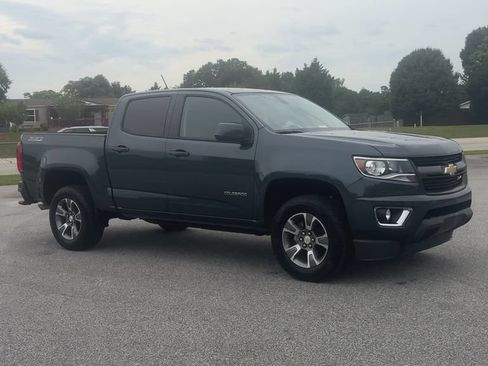 Used 2019 Chevrolet Colorado Z71 AWD/4WD image 2