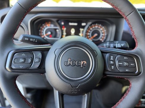 Used 2024 Jeep Wrangler Unlimited Rubicon image 38