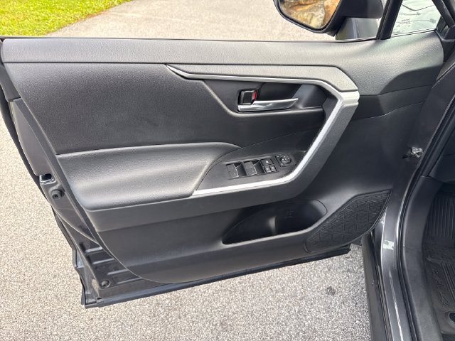 Used 2022 Toyota RAV4 XLE AWD/4WD image 20