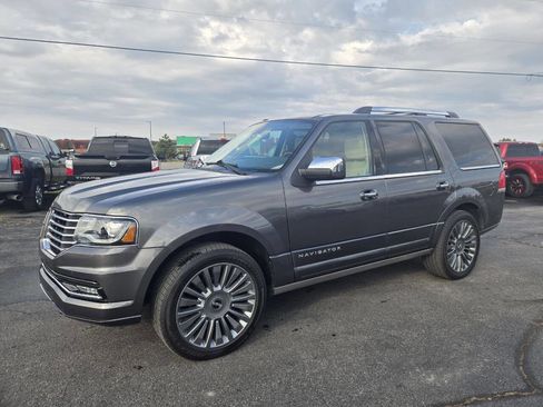 Used 2015 Lincoln Navigator 4WD w/ Equipment Group 101A Reserve image 2