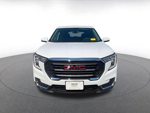 Used 2024 GMC Terrain SLE FWD image 4
