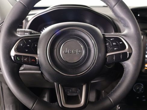 Used 2022 Jeep Renegade Latitude image 3