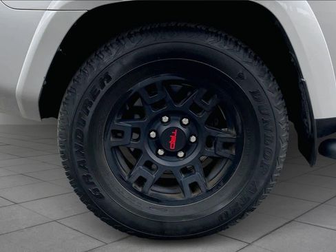 Used 2022 Toyota 4Runner SR5 image 10