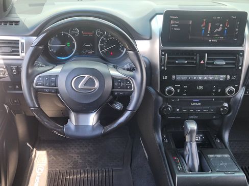 Used 2023 Lexus GX 460 Luxury w/ Sport Design Package AWD/4WD image 30