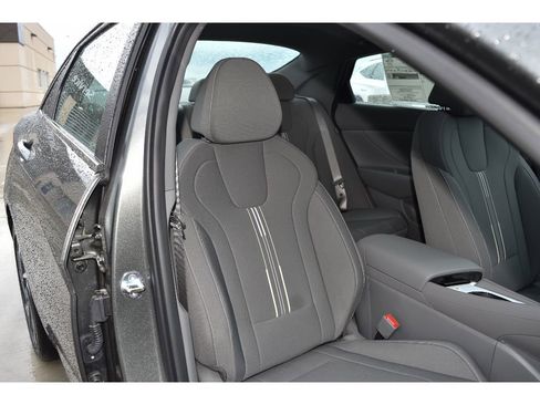New 2025 Hyundai Elantra SEL image 31