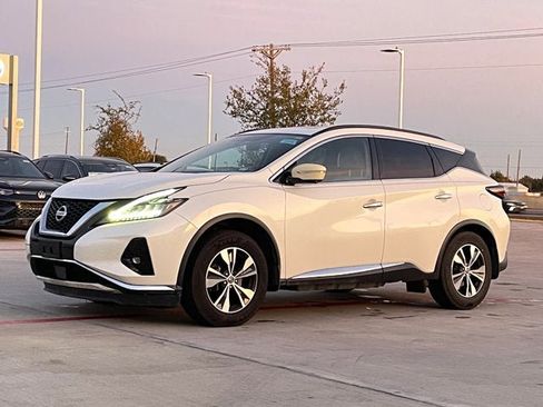 Used 2019 Nissan Murano SV w/ Premium Package image 2