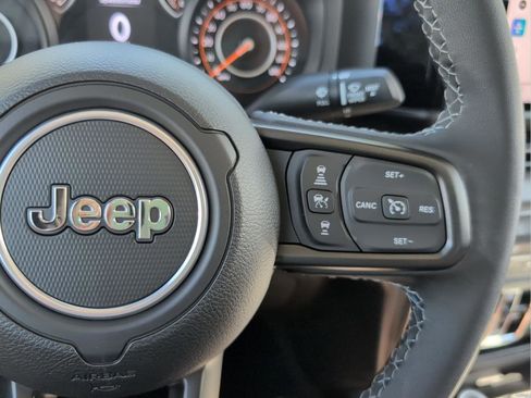 New 2025 Jeep Gladiator Sport image 11