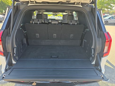 Used 2025 Ford Expedition Tremor AWD/4WD image 14
