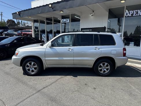 Used 2007 Toyota Highlander 4WD V6 w/ 3rd Row image 3